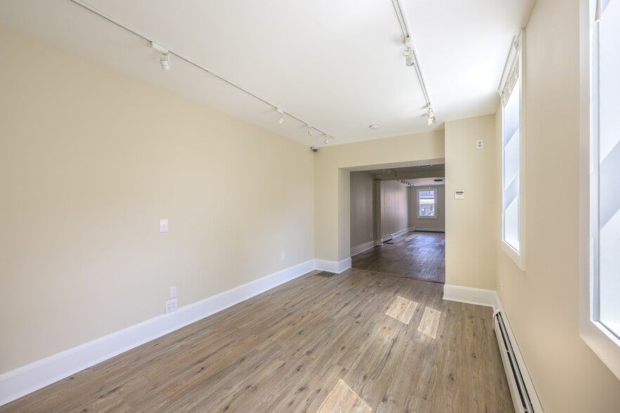 More Photos Of 237 Warren St, Hudson Storefront Retail Residential For Sale