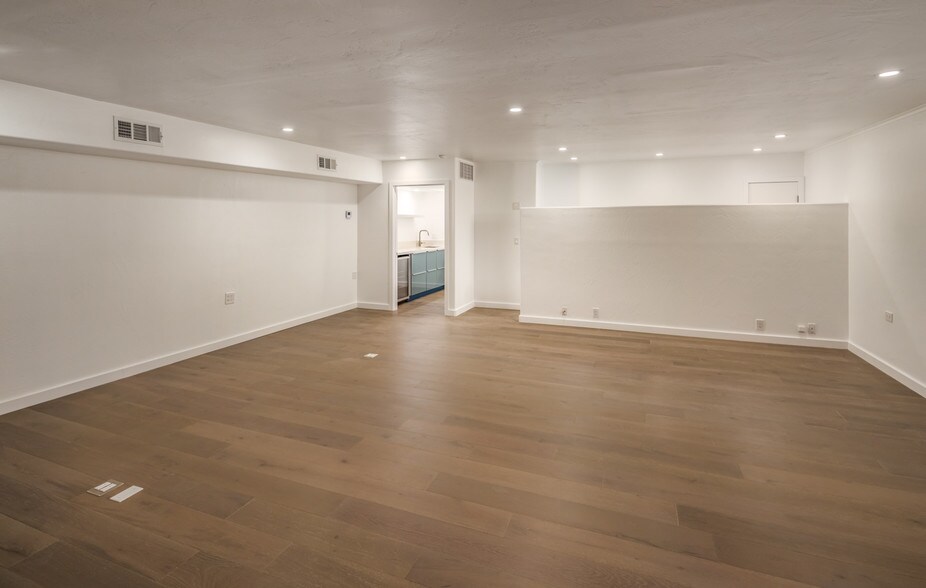 More Photos Of 607 N Vulcan Ave, Encinitas Storefront For Lease