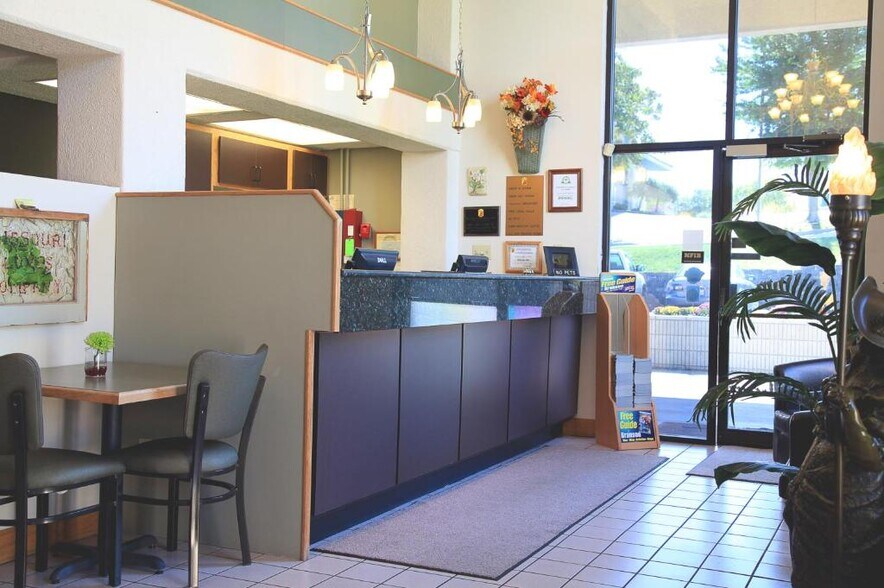 More Photos Of 2490 Green Mountain Dr, Branson Hotel For Sale