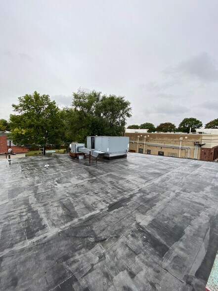 More Photos Of 930 W Illinois Ave, Aurora Freestanding For Sale