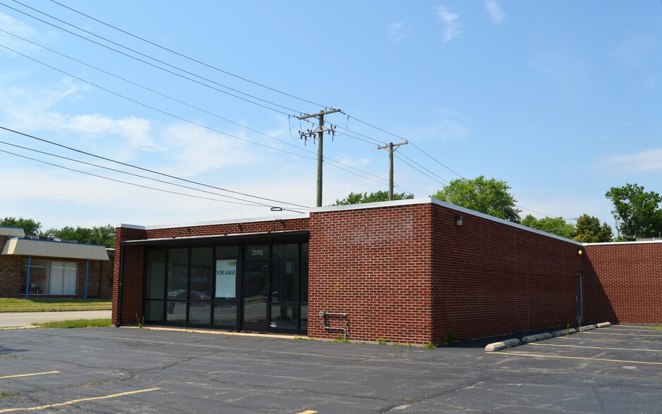 Primary Photo Of 3590 Grand Ave, Gurnee Freestanding For Sale