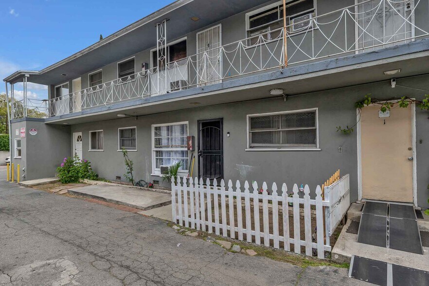 More Photos Of 6860-6870 Hazeltine Ave, Van Nuys Apartments For Sale