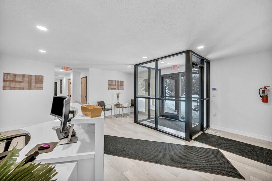 More Photos Of 1929 E Royalton Rd, Broadview Heights Office For Lease