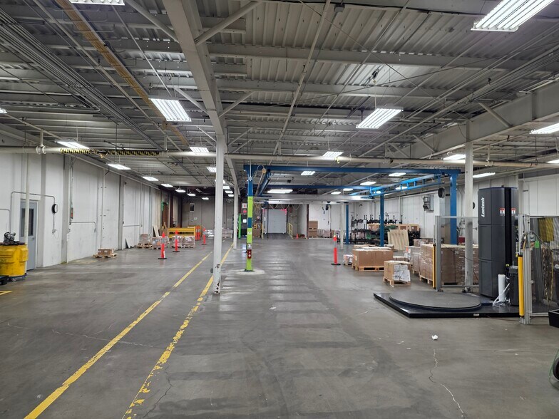 More Photos Of 300 Airport Rd, Ames Warehouse For Sale