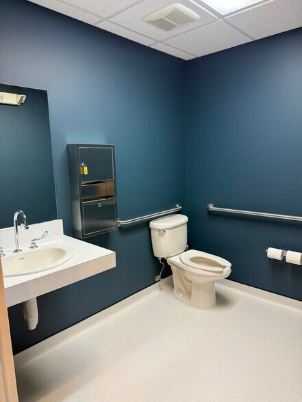More Photos Of 215 Monmouth Rd, Oakhurst Office For Lease