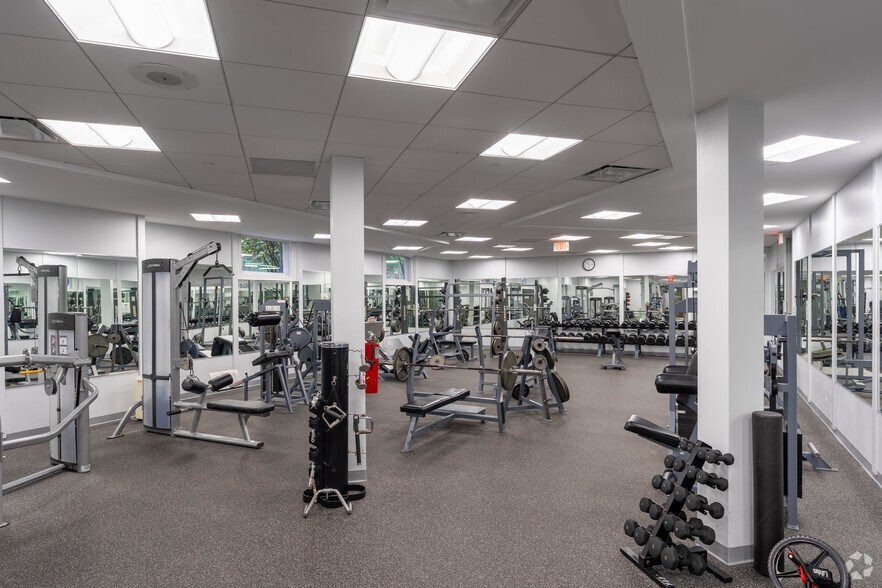 More Photos Of 3 Parkway Blvd N, Deerfield Office For Sale
