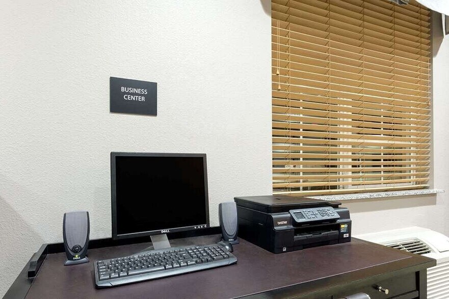 More Photos Of 2205 Chestnut St, Colorado City Hotel For Sale
