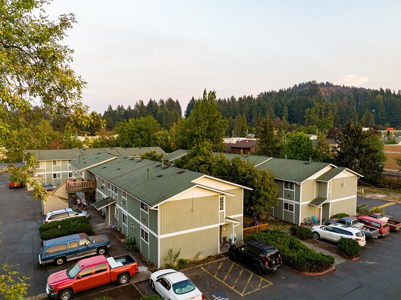 More Photos Of 125 Gateway Blvd, Cottage Grove Apartments For Sale