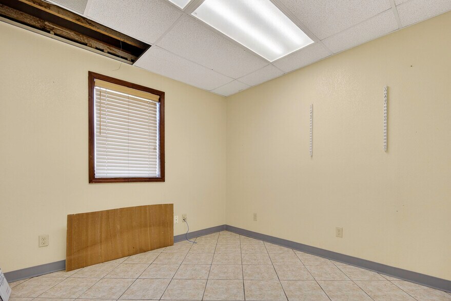 More Photos Of 6121 Highway 177, Shawnee Warehouse For Lease