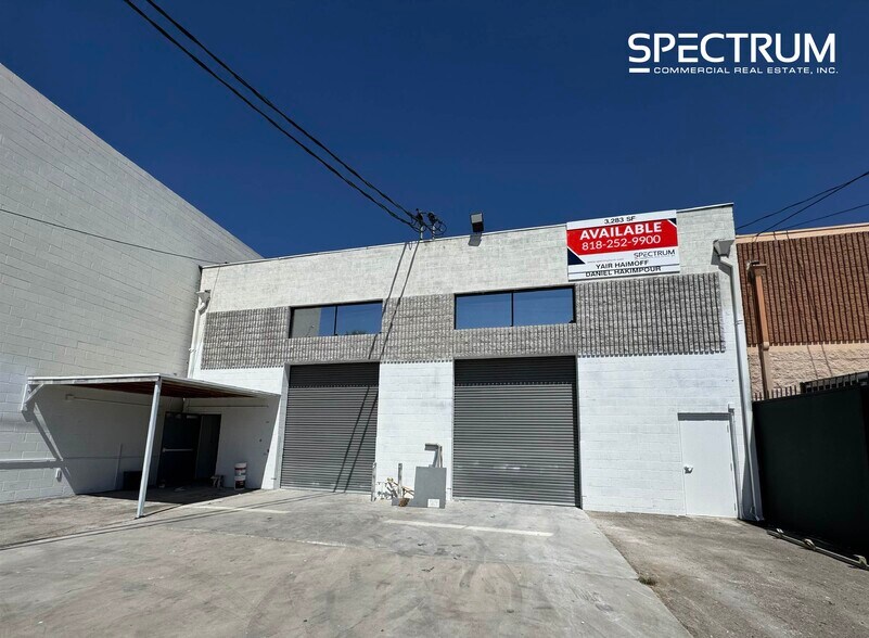 More Photos Of 15927-15929 Arminta St, Van Nuys Manufacturing For Lease