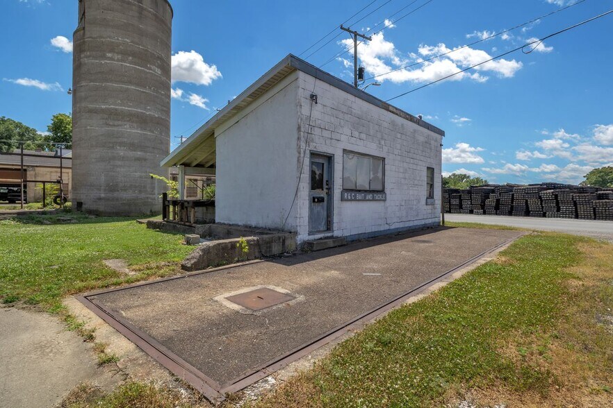 More Photos Of 1100 N Main St, Mount Vernon Industrial For Sale