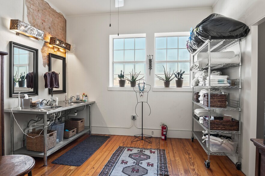 More Photos Of 118 W. Grand St, Whitewright Storefront Retail Residential For Sale
