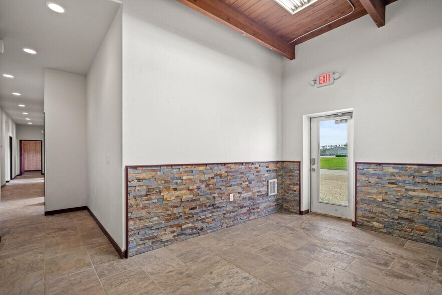 More Photos Of 4415 Burdick Expy E, Minot Office For Lease