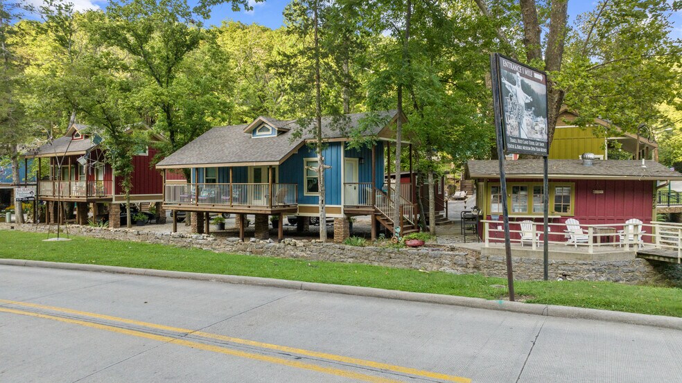 More Photos Of 275 N Main St, Eureka Springs Hotel For Sale