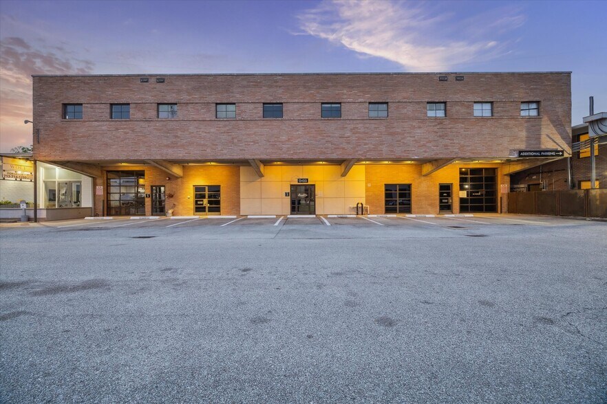 More Photos Of 2422 Bartlett St, Houston Loft Creative Space For Lease