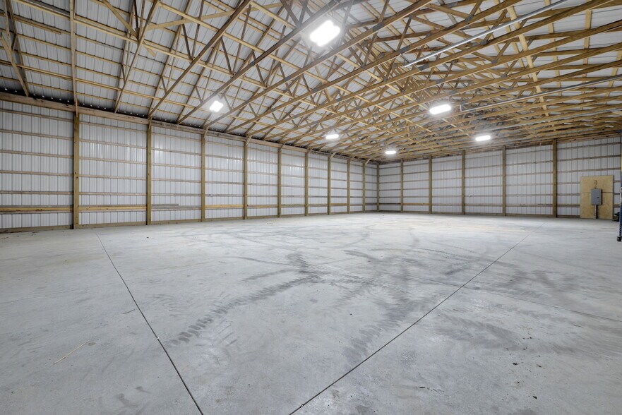 More Photos Of 5263 Harrisburg Pike, Grove City Warehouse For Lease