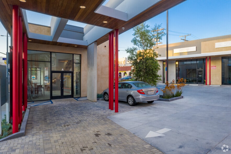 More Photos Of 500 S Glendale Ave, Glendale General Retail For Lease