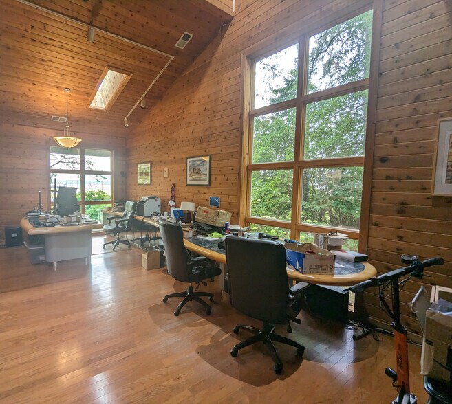 More Photos Of 18321 Parkway, Melfa Light Manufacturing For Sale