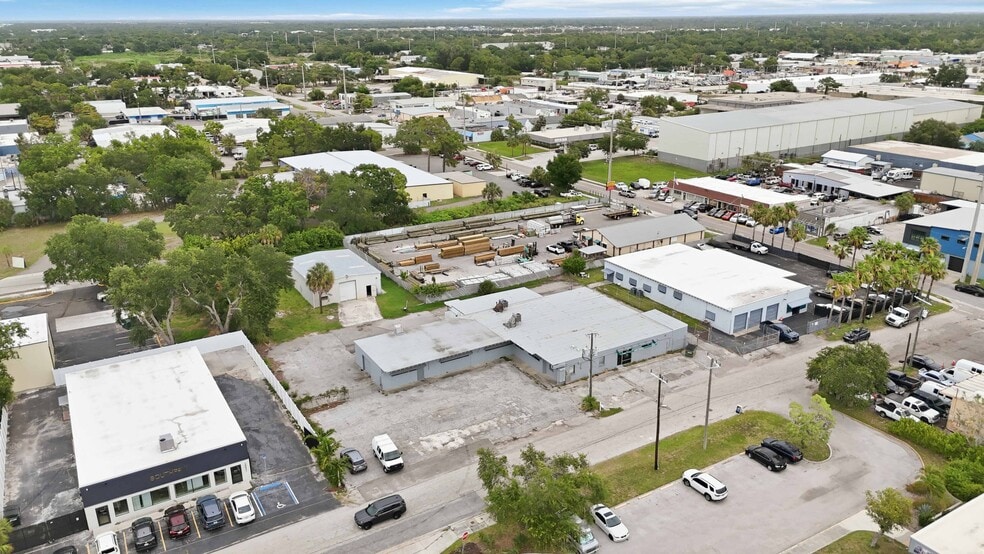 More Photos Of 2053 13th St, Sarasota Unknown For Lease