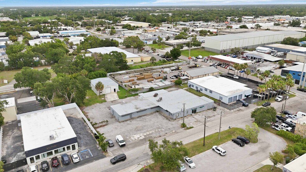 More Photos Of 2053 13th St, Sarasota Unknown For Lease