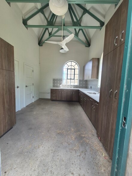 More Photos Of 653 Ala Moana Blvd, Honolulu Office For Lease