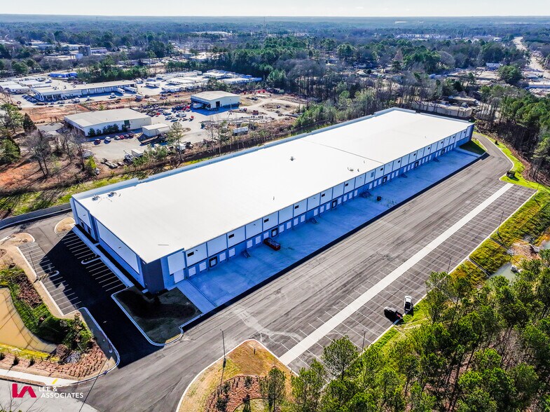 More Photos Of 5380 Dixie Industrial, Lake City Distribution For Lease