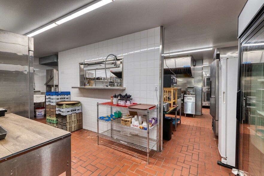 More Photos Of 225 S Toppenish Ave, Toppenish Restaurant For Sale