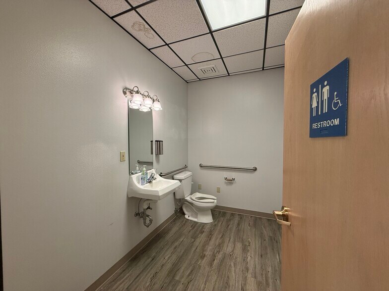 More Photos Of 301 Saddle Dr, Helena Medical For Lease