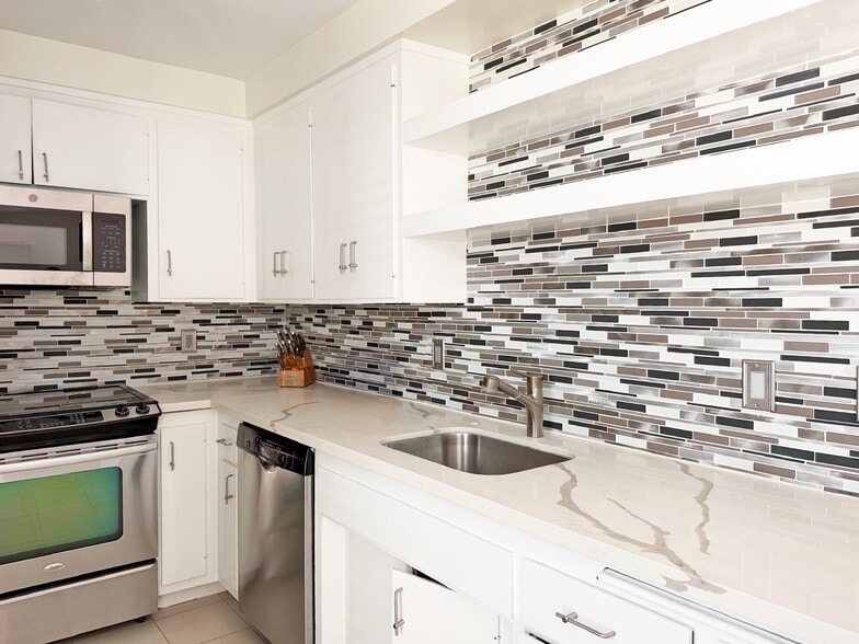 More Photos Of 901 Ocean Ave, Santa Monica Apartments For Sale