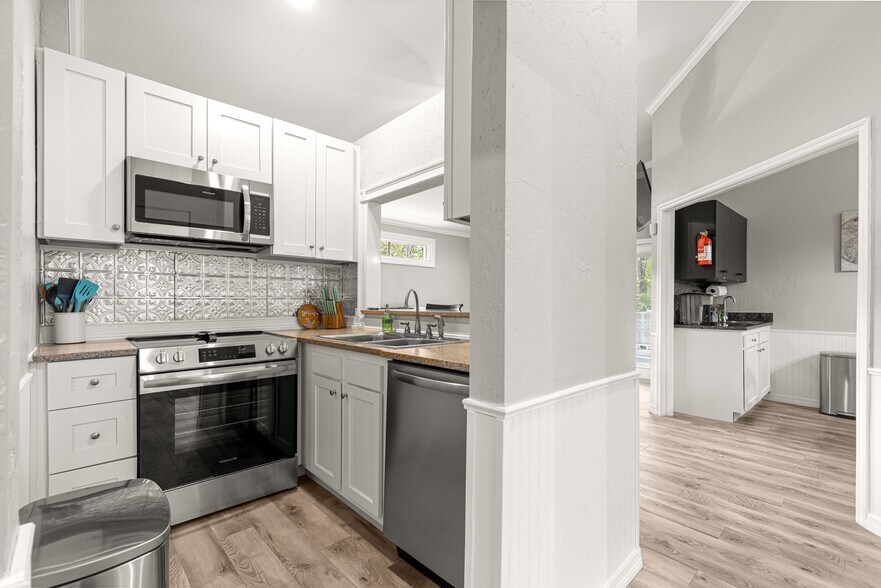 More Photos Of 110 NE Crystal St, Crystal River Specialty For Sale