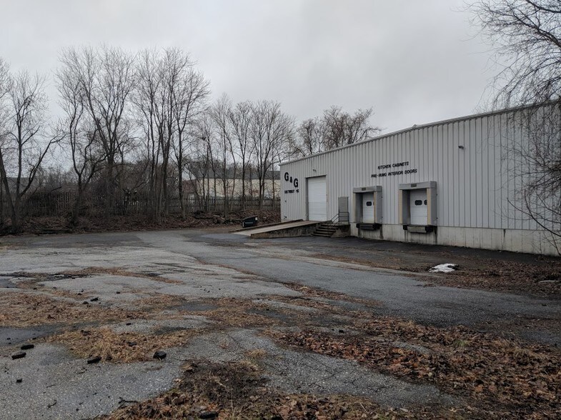 More Photos Of 212 White St, Danbury Warehouse For Lease