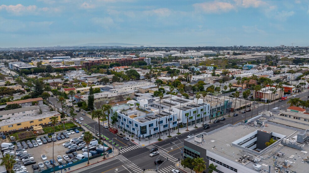 More Photos Of 2828 Santa Monica Blvd, Santa Monica Apartments For Lease