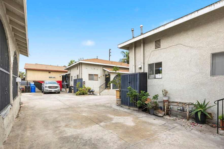 More Photos Of 917 E 40th Pl, Los Angeles Multifamily For Sale