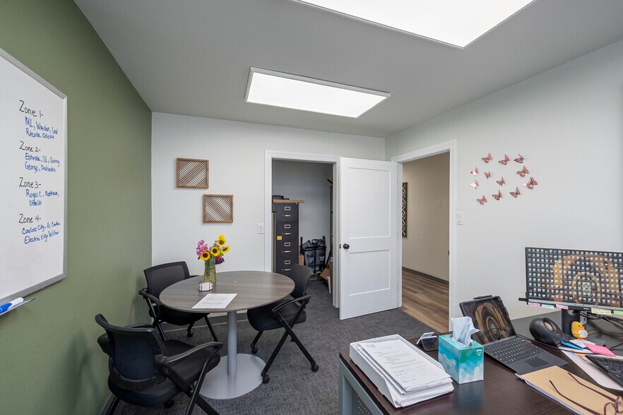 More Photos Of 830 Sharon Ave E, Moses Lake Office For Sale