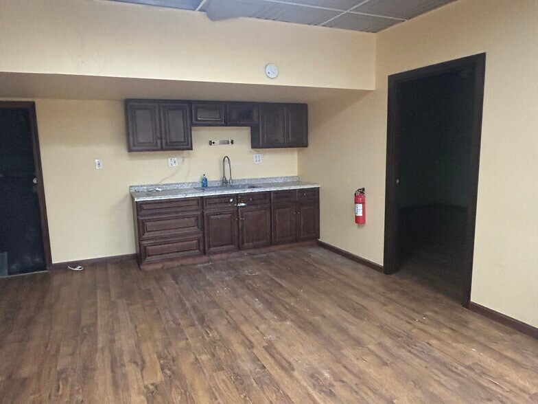 More Photos Of 924 Brookline Blvd, Pittsburgh Storefront Retail Residential For Lease