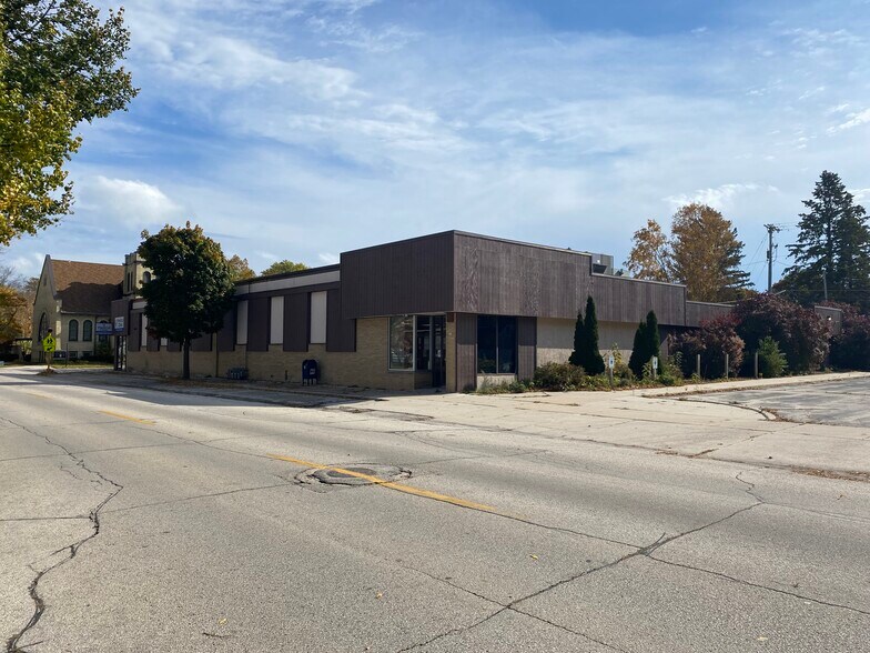 Primary Photo Of 509 Superior Ave, Sheboygan Freestanding For Lease