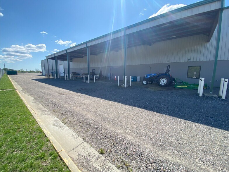 More Photos Of 961 Michael Dr, Chesapeake Warehouse For Lease