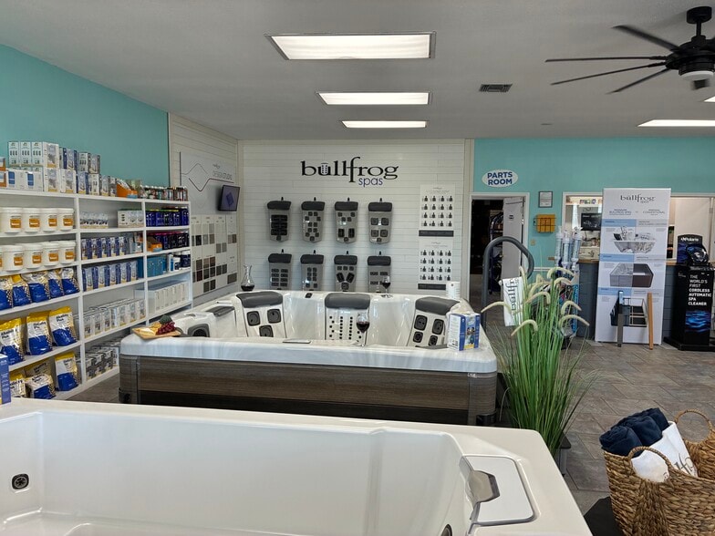 More Photos Of 3480 Gulf Breeze Pky, Gulf Breeze General Retail For Sale