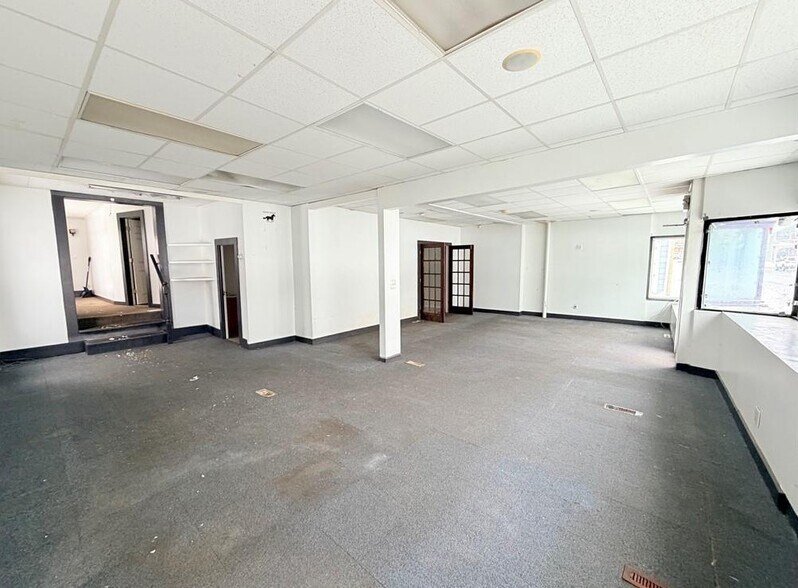 More Photos Of 87 Lake St, Hamburg General Retail For Sale