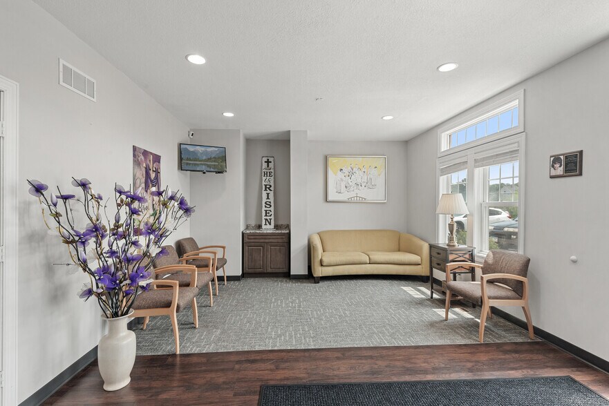More Photos Of 1709 Southcross Dr W, Burnsville Loft Creative Space For Sale