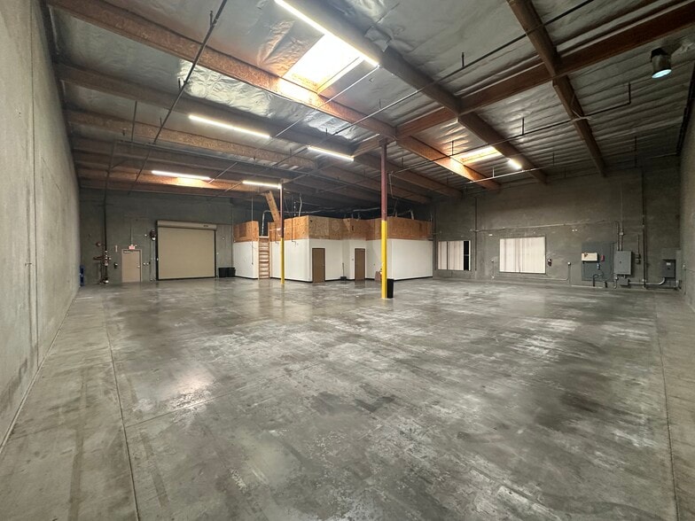 More Photos Of 7163 Old 215 Frontage Rd, Moreno Valley Research And Development For Lease