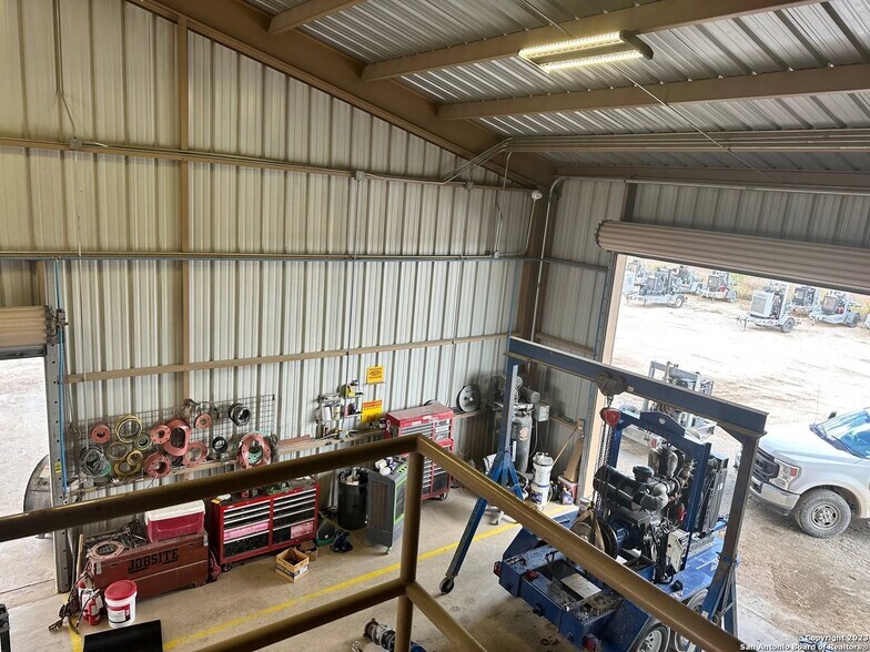 More Photos Of 94600 I-37, Pleasanton Warehouse For Lease