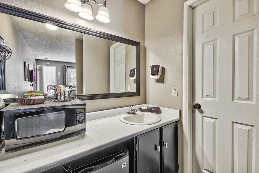 More Photos Of 1072 Ski Run Blvd, South Lake Tahoe Hotel For Sale