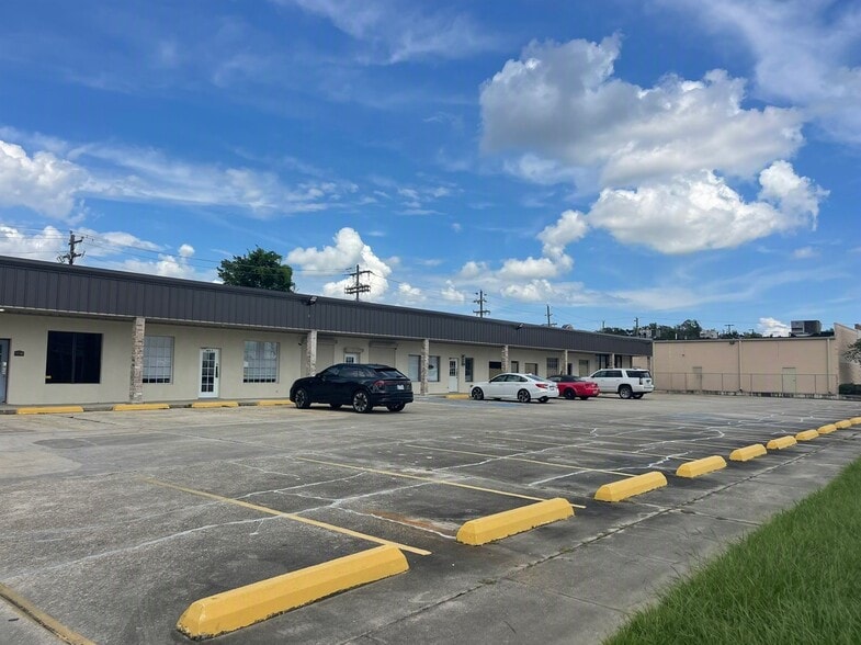 More Photos Of 15959 Hewwood Ave, Baton Rouge General Retail For Lease