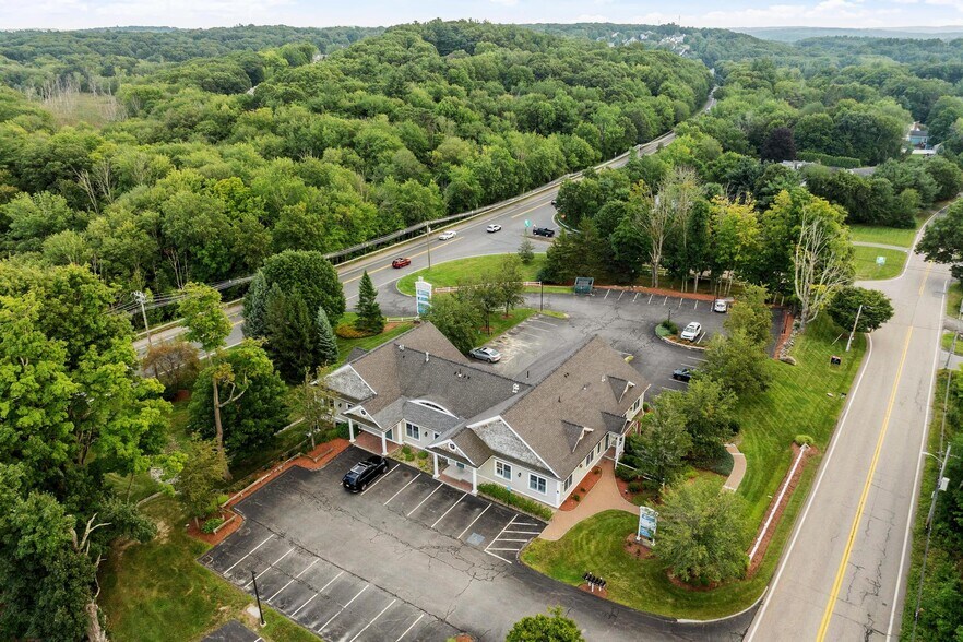 More Photos Of 307 Grafton St, Shrewsbury Office For Lease