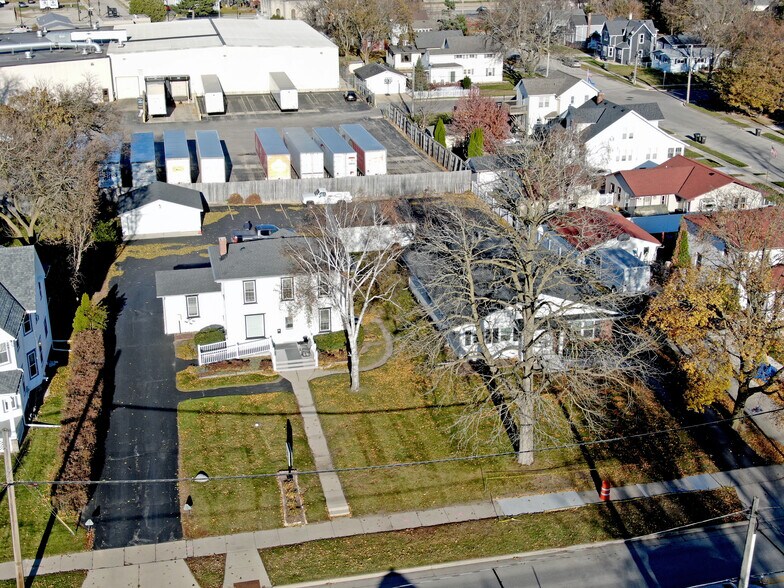 More Photos Of 422 Summit Ave, Oconomowoc Medical For Lease