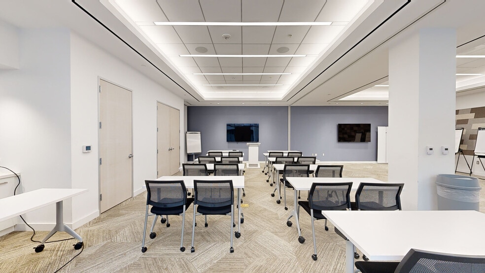 More Photos Of 381 Elden St, Herndon Office For Lease