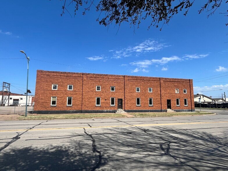 Primary Photo Of 1213 Scott Ave, Wichita Falls Service For Sale