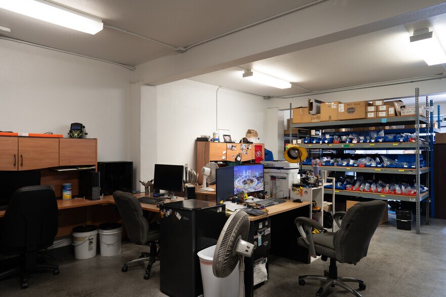 More Photos Of 3048 Aukele St, Lihue Warehouse For Sale