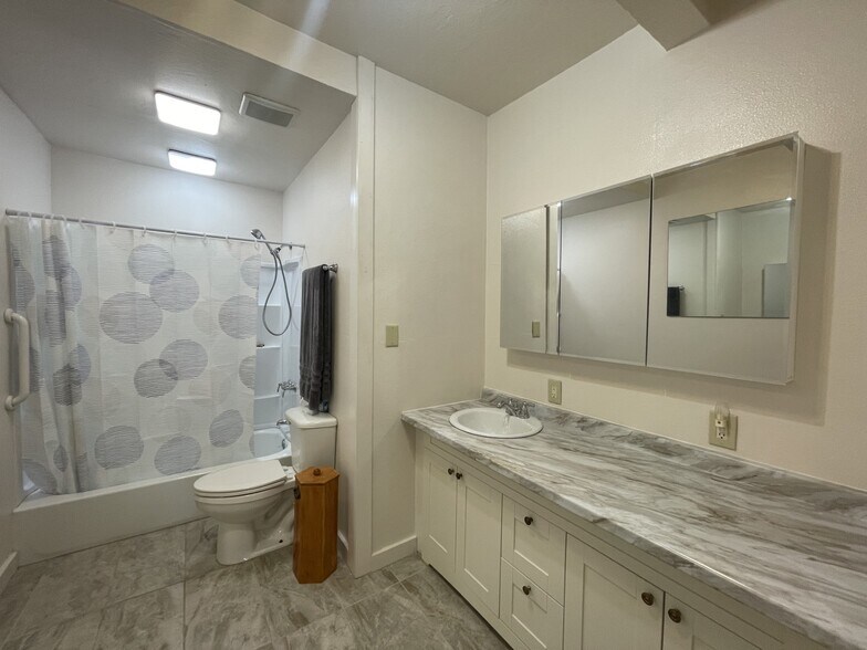More Photos Of 1730 US Highway 287, Lander Self Storage For Sale